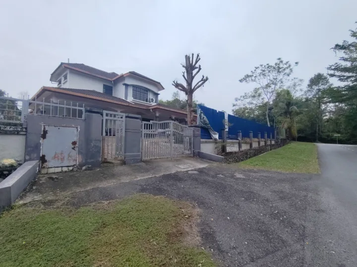 Nilai Spring Villa