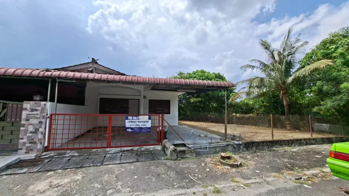 CORNER LOT SINGLE STOREY HOUSE