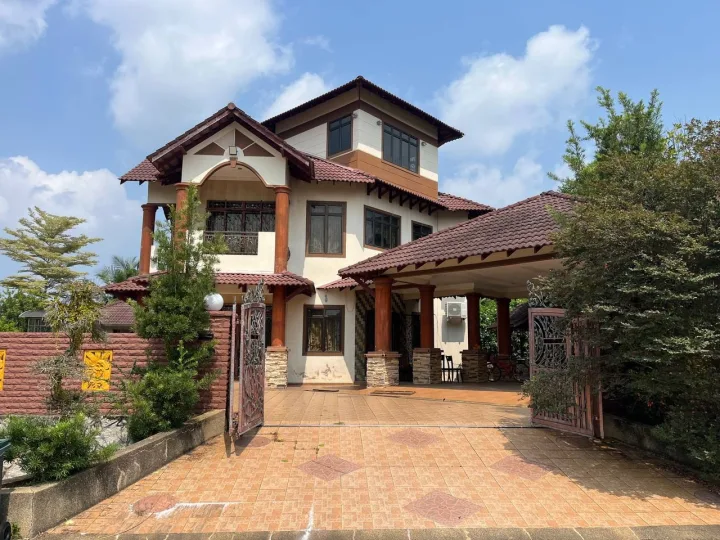 60% BELOW MV | 2.5 Storey Bungalow Ozana Villas, Bukit Katil