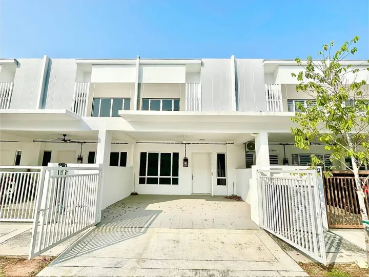 BUMI LOT!! Double Storey Terrace, Bayu Sutera (Celyn),Bandar Sri Sendayan, Serem