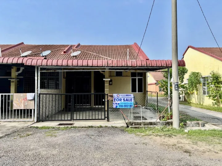 Teres Endlot Freshly Renewed Di Taman Merbau Utama, Kok Lanas