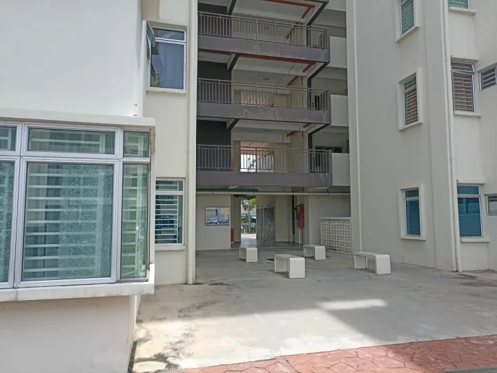 APARTMENT WARNASARI PUNCAK ALAM