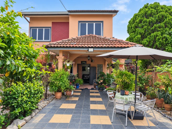 FREEHOLD Renovated & Extended Double Storey Bungalow