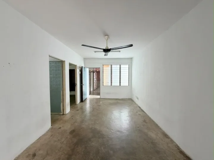 Pangsapuri Taman Tasik Utama Tkt 3, 3R2B 700sqft — RM98K