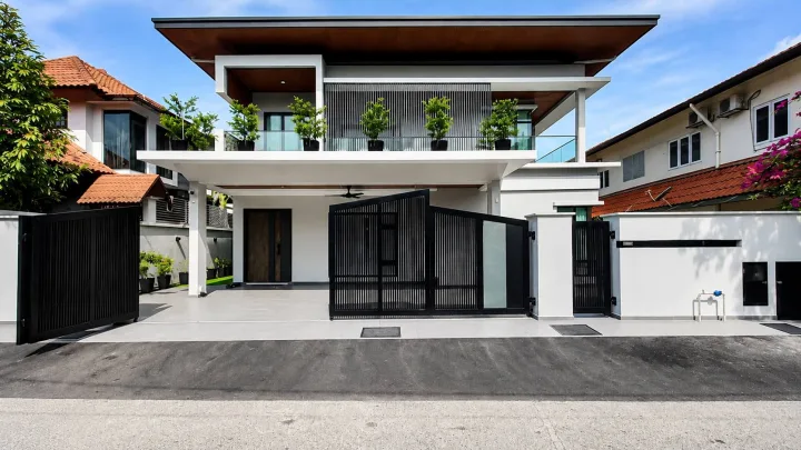Modern Designed, Fully Renovated & Furnished 2 Storey Bungalow