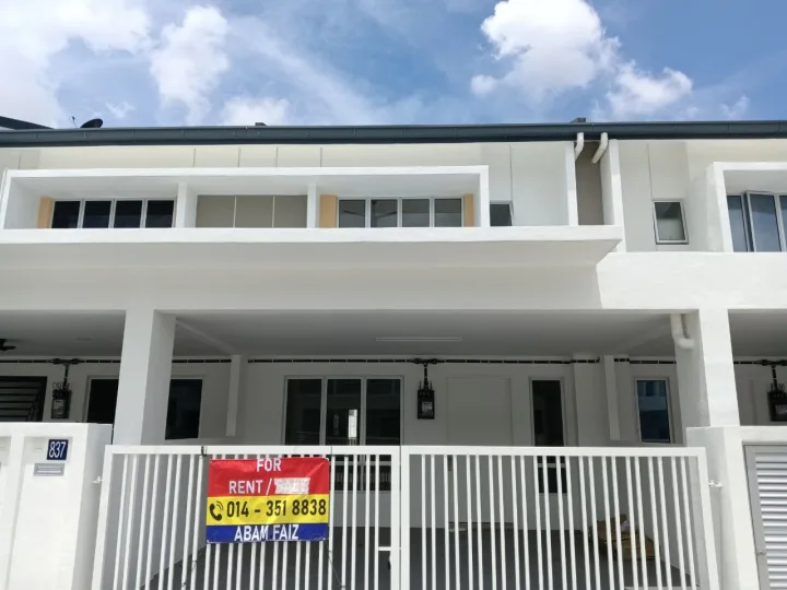UNTUK DISEWA – RUMAH TERES 2 TINGKAT, TAMAN TIARA SENDAYAN