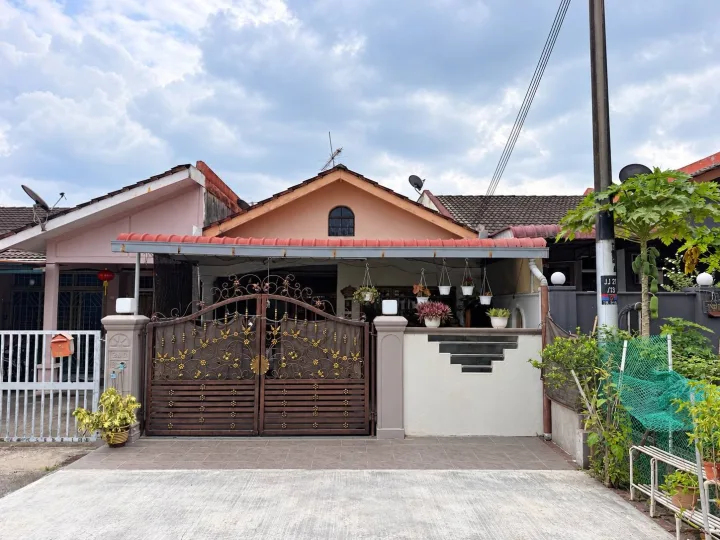 EASY ACCESS L RENOVATED - Taman Megah Ria, Masai