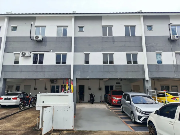 Seri Kenari Townhouse, Saujana Utama