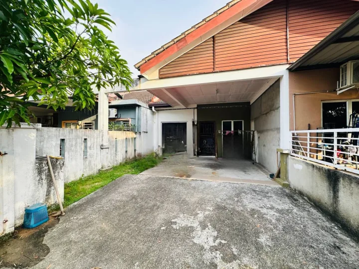 Teres Setingkat Taman Ixora, Bandar Baru Salak Tinggi