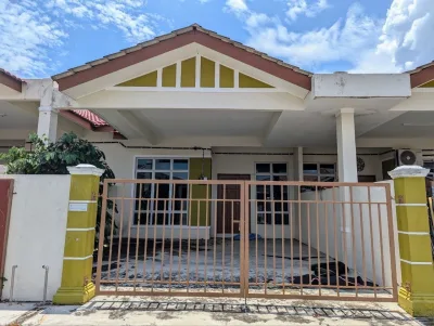 Teres Setingkat Taman Hajah Yon