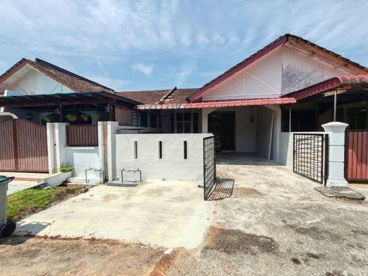Taman Teratai Skudai (Near UTM Skudai) Single Storey Terrace Renovated