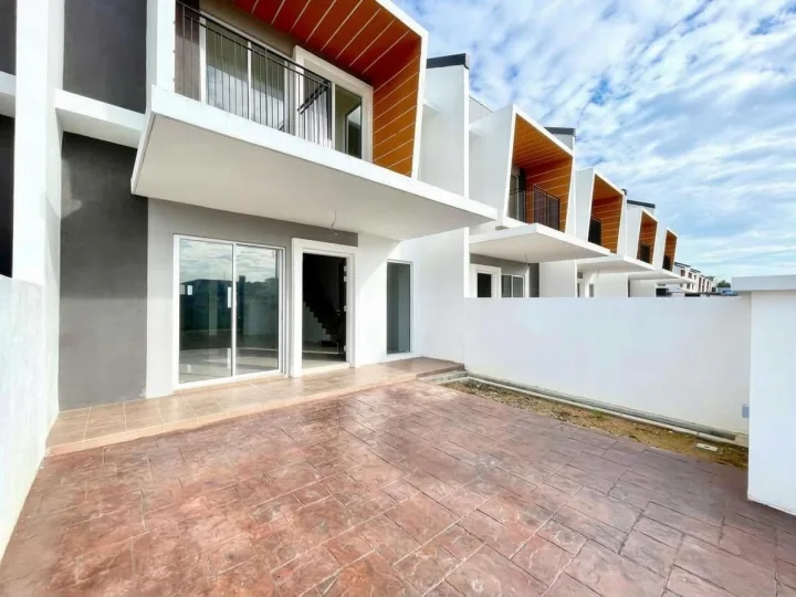 Double Storey Dua Ruby Parkhomes Residence, Dengkil [ Urgent Koyak Plastic ]