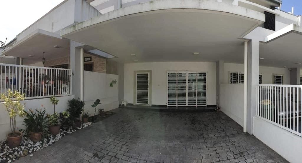 Double Storey Terrace, Laman Delfina