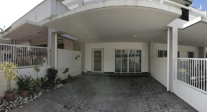 Double Storey Terrace, Laman Delfina