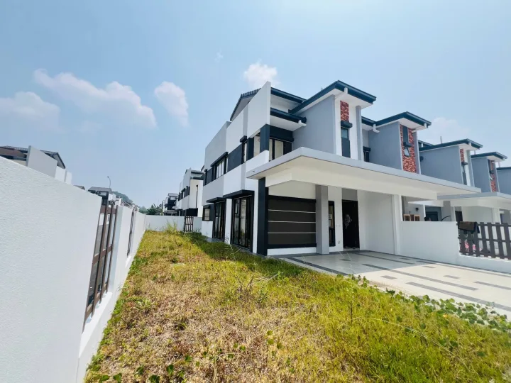 Endlot & Facing Open 2 Storey Terrace Ecohill 2, Semenyih