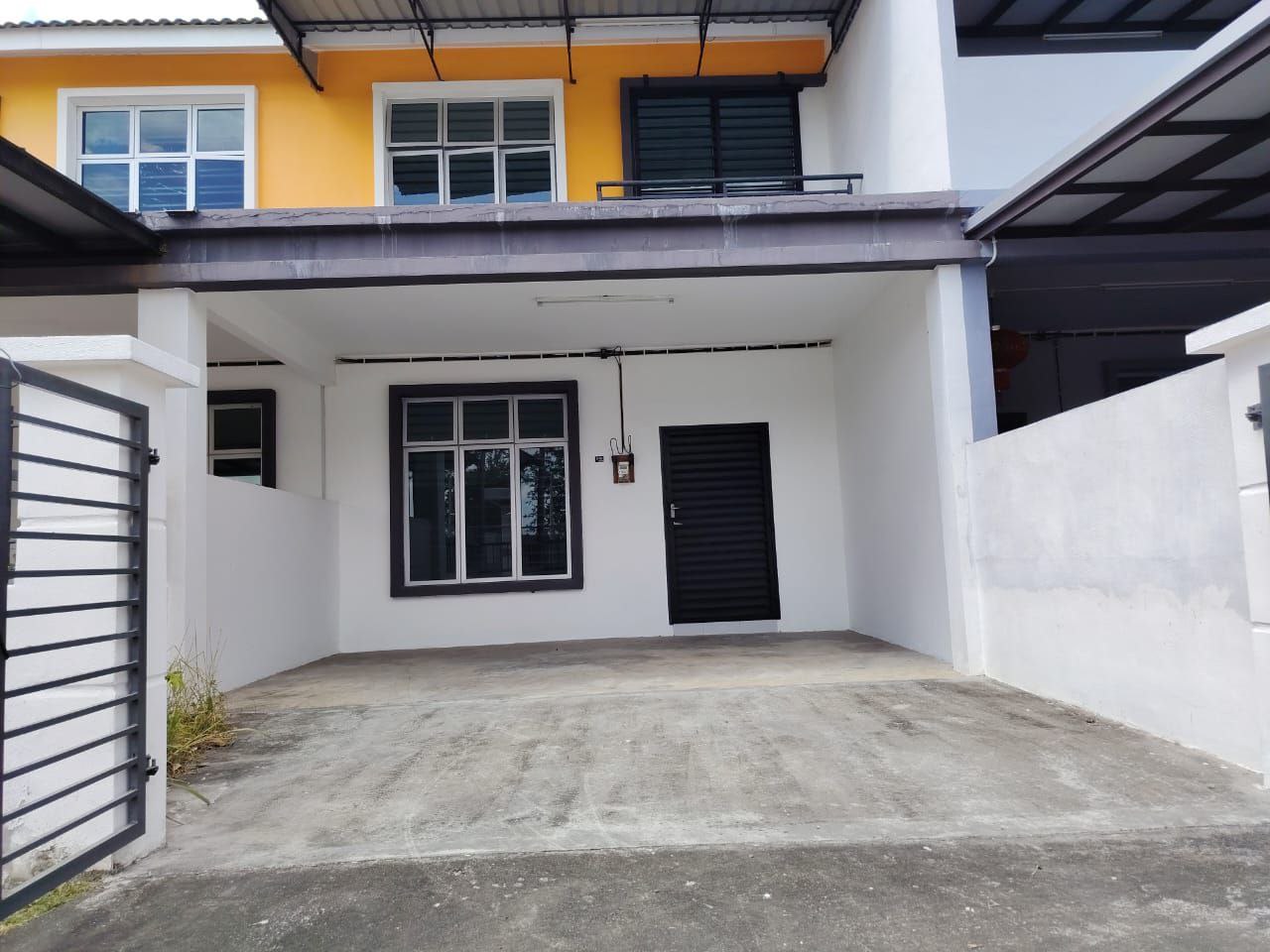 Double Storey Almost NEW Unit Open Facing