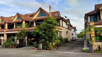 SP101 - RUMAH TERES 2 TINGKAT END LOT DI PURA KENCANA, SRI GADING BATU PAHAT.