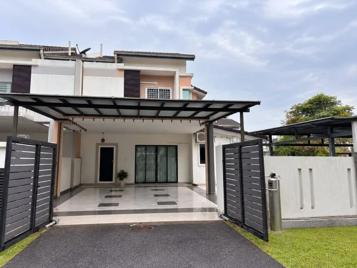 Cornerlot Double Storey Terrace, Laman Delfina, Nilai Impian
