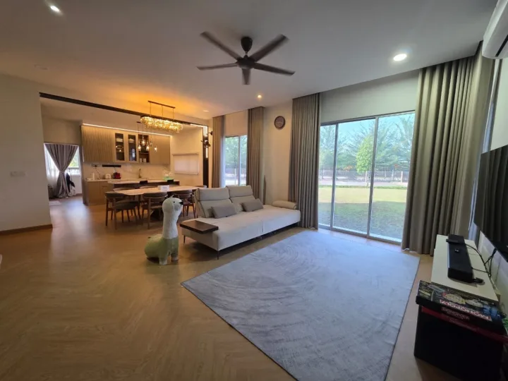 Corner Lot Tanah Luas 5242sqft Double Storey Laman Mawar Kota Seriemas Nilai