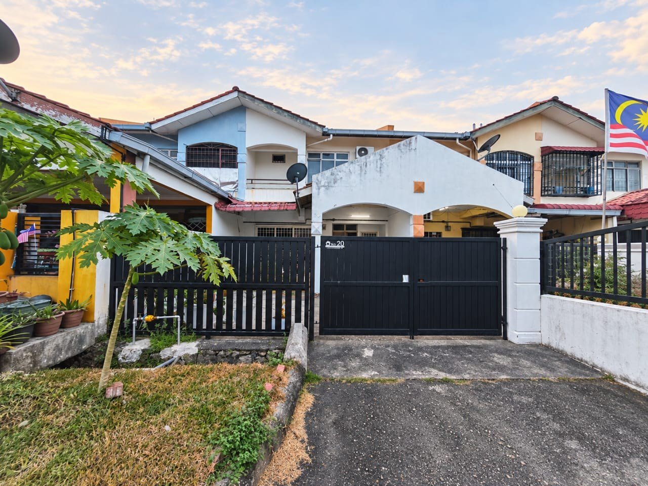4 BEDROOMS GOOD LOCATION - Taman Mawar, Pasir Gudang