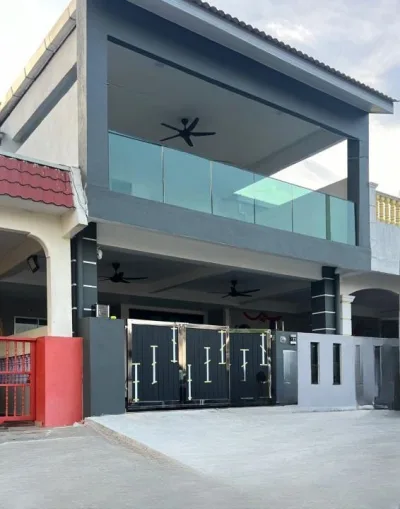 SP126 - Rumah Teres Dua Tingkat Cantik, Lokasi Mantap  Di Chaah Untuk Dijual.