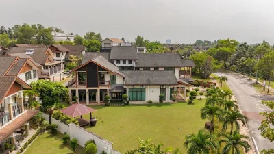 Bungalow D'Puncak Bukit Jelutong (18,223 Sqft Land Size)