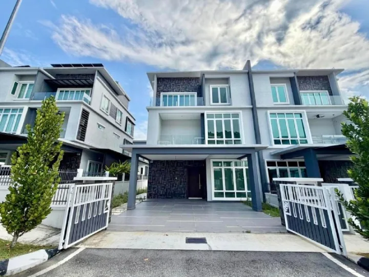 3 Storey Semi-D TTDI Heights Residence, Kuala Lumpur